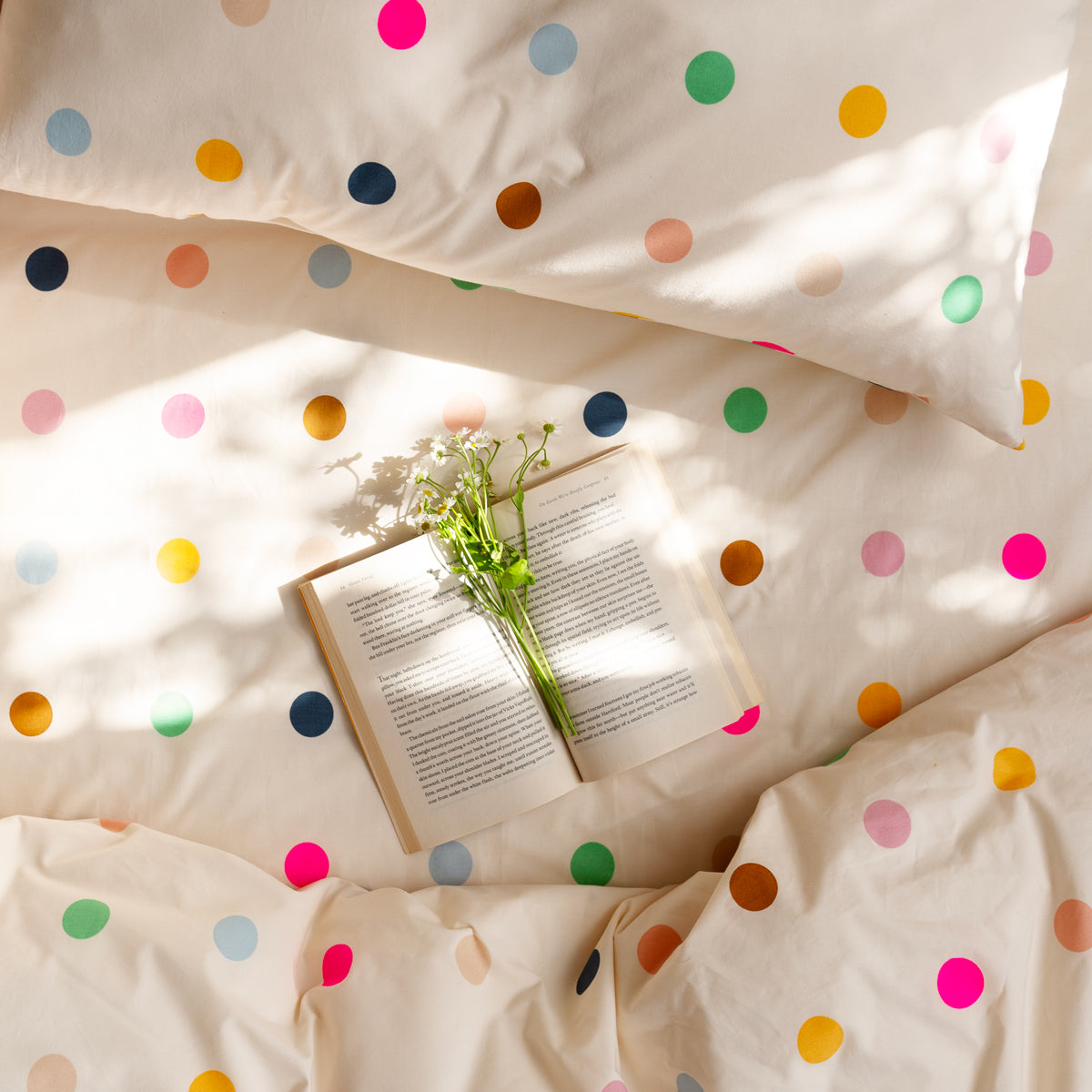 CONFETTI SPOT COT FITTED SHEET CASTLE