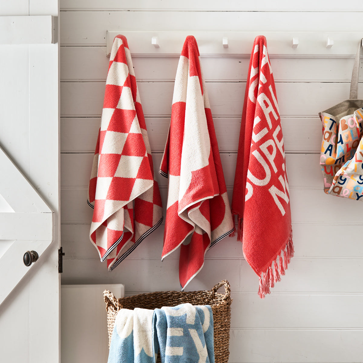 HANGING TOWELS