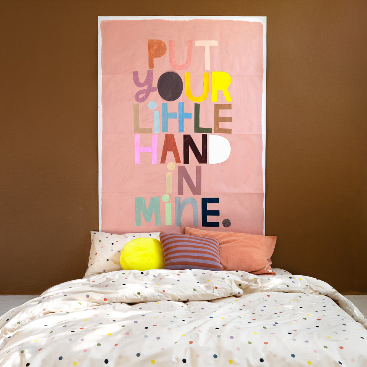 POSTER BED ON FLOOR