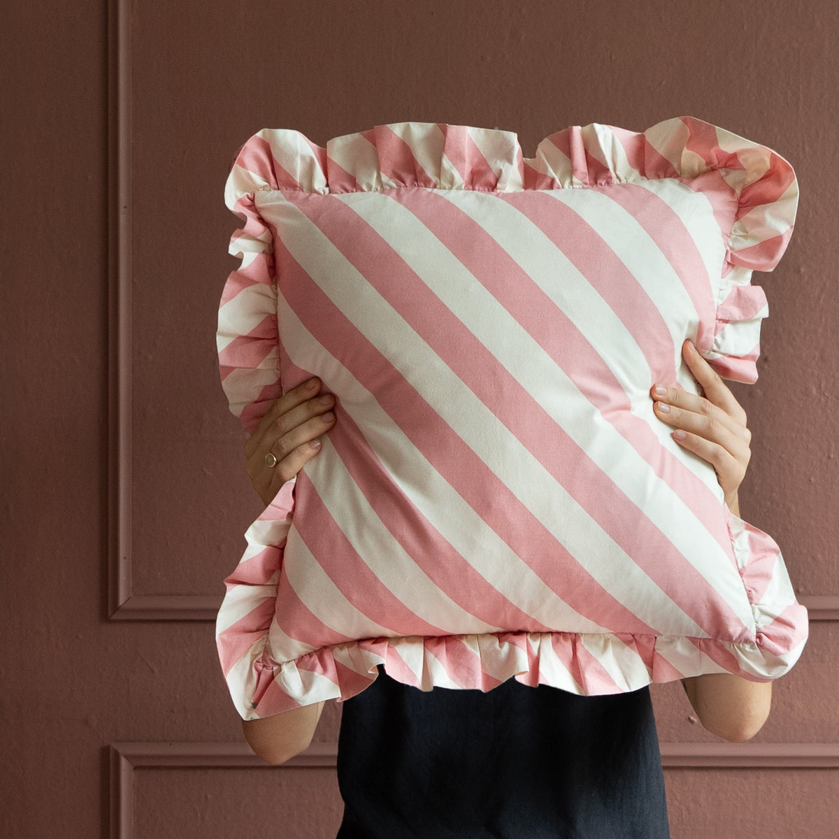 RUFFLE CUSHIONS