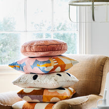 ROSE VELVET PENNY ROUND CUSHION