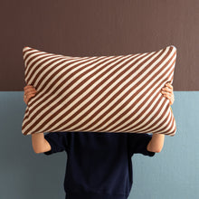 POSTCARD KNIT PILLOWCASE