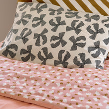 ROSY VELVET BEDSPREAD