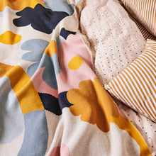 ROUND THE GARDEN LARGE KNIT THROW