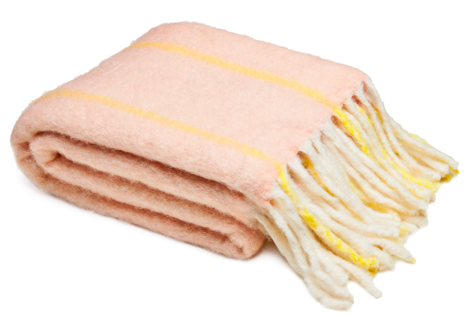 PINK LEMONADE BUMBLE BLANKET BY CASTLE